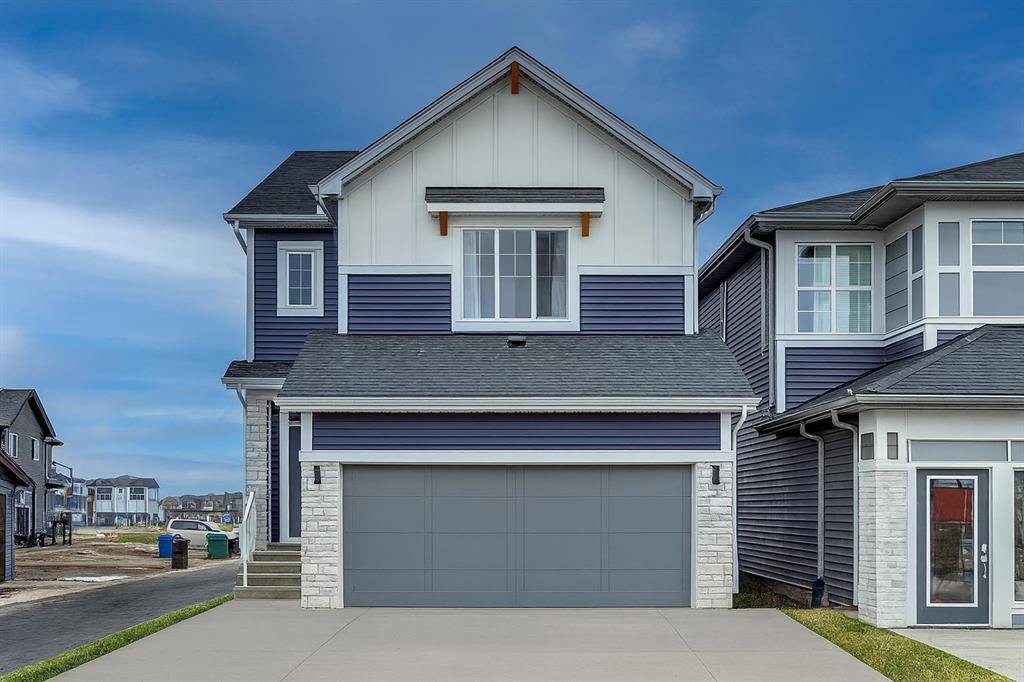 Picture of 36 Creekstone Grove SW, Calgary Real Estate Listing