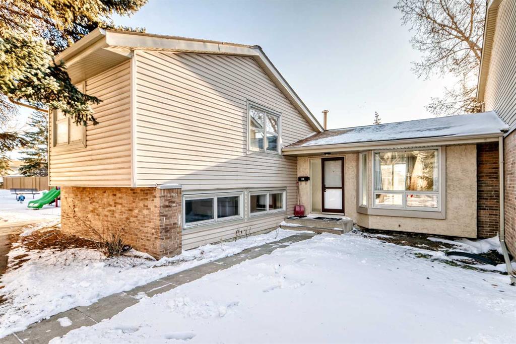 Picture of 20, 123 Queensland Drive SE, Calgary Real Estate Listing