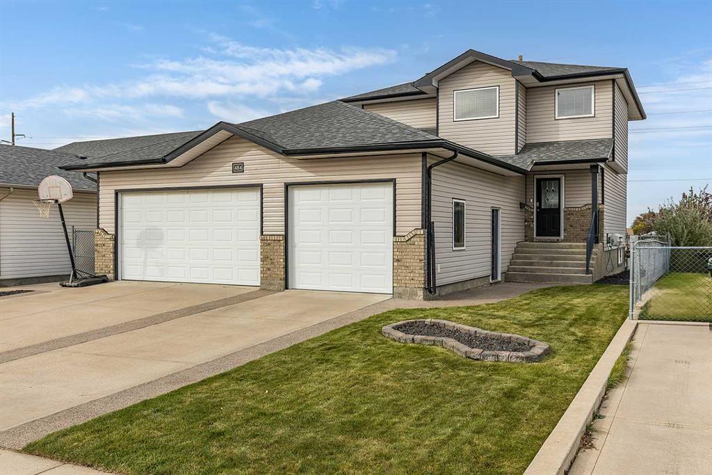 Picture of 484 Stark Way SE, Medicine Hat Real Estate Listing