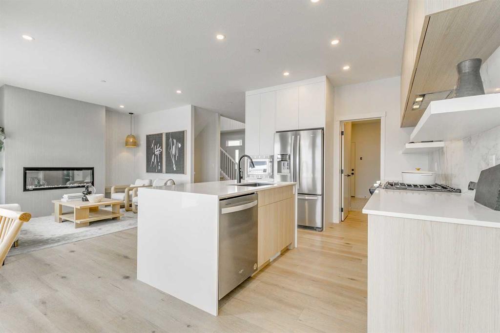 Picture of 227 Lucas Common NW, Calgary Real Estate Listing