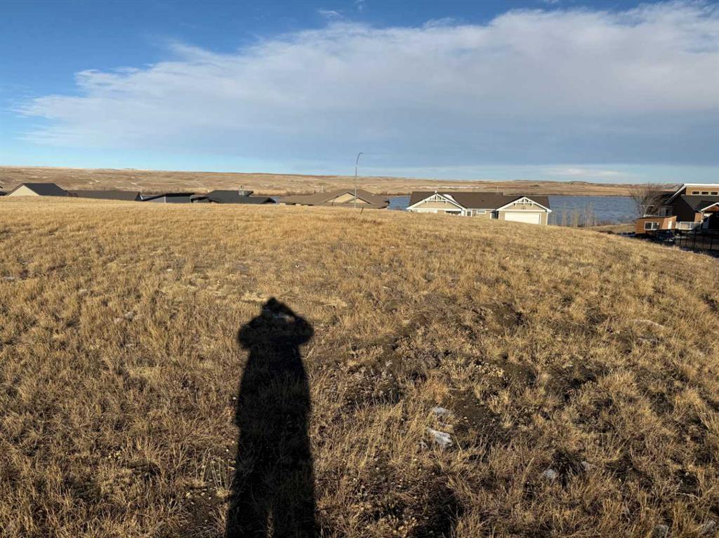 Picture of 202 Royal Oak Lane , Rural Vulcan County Real Estate Listing