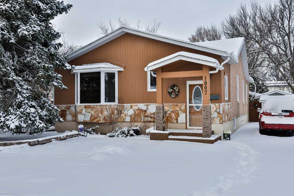 Picture of 1807 2 Avenue N, Lethbridge Real Estate Listing
