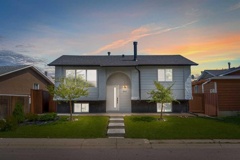 Picture of 992 Rundlecairn Way NE, Calgary Real Estate Listing