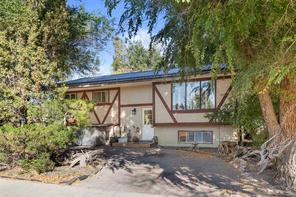 Picture of 8 Cypress Way SE, Medicine Hat Real Estate Listing