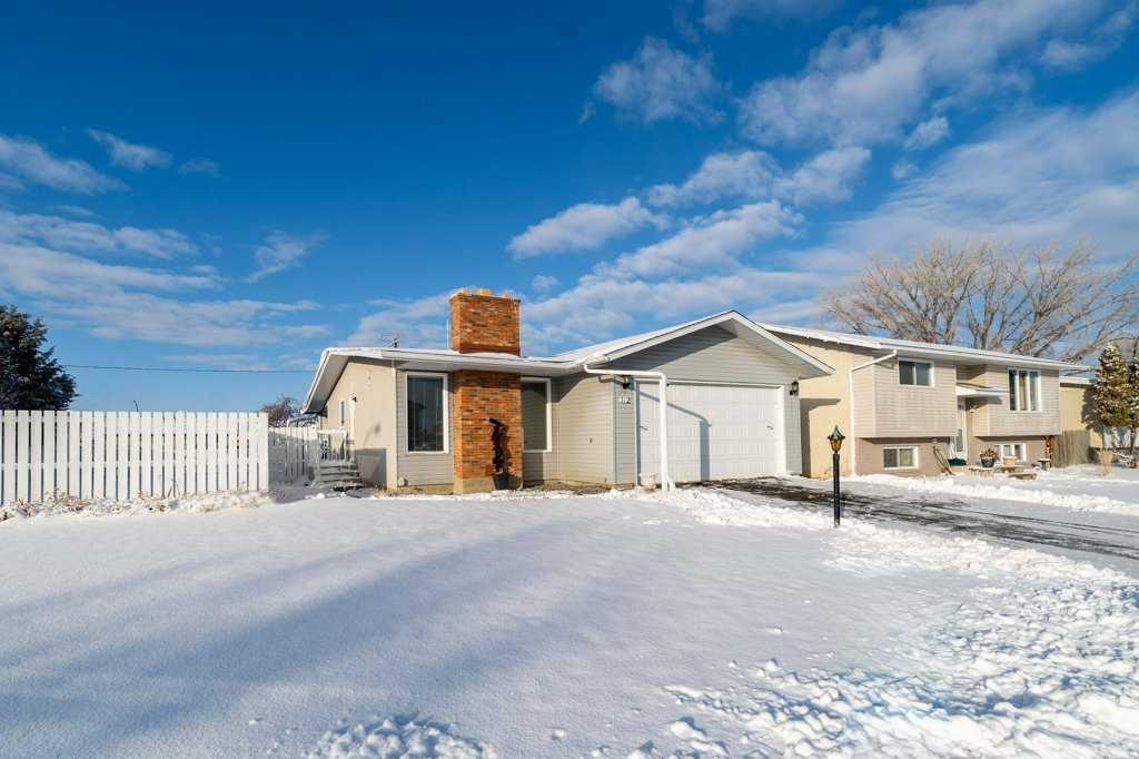 Picture of 712 1 Street SE, Redcliff Real Estate Listing