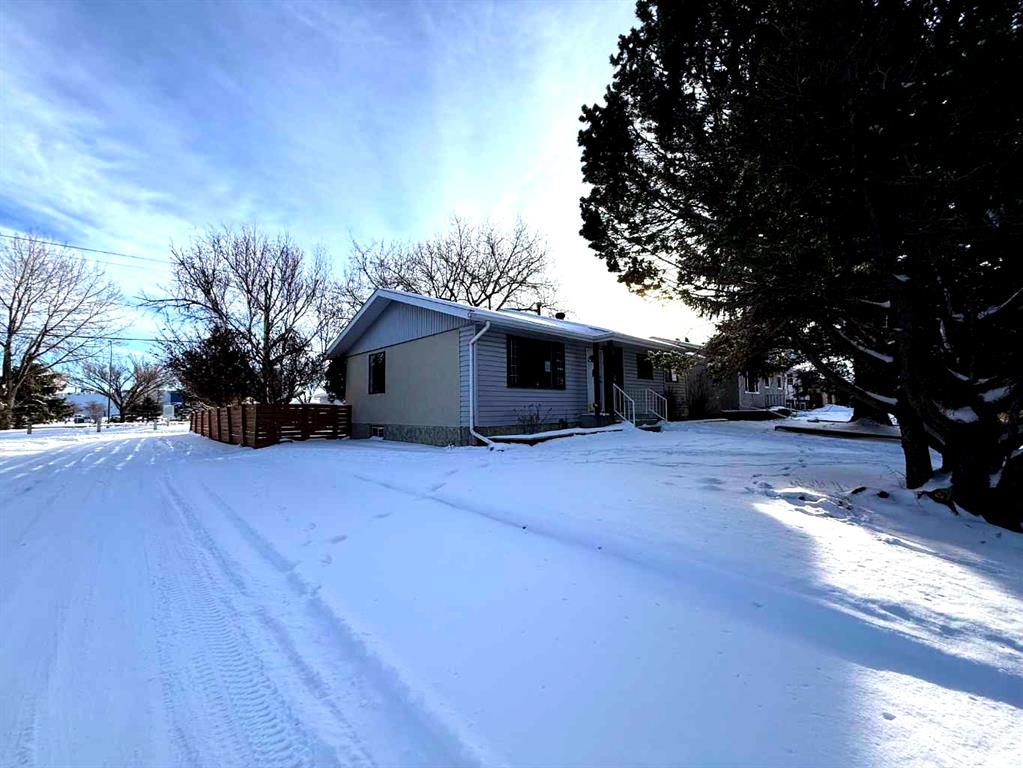 Picture of 222 Eagle Road N, Lethbridge Real Estate Listing