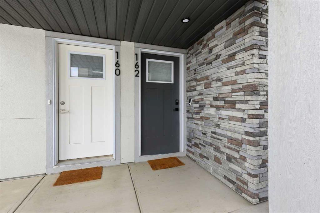 Picture of 162 Spring Creek Common SW, Calgary Real Estate Listing
