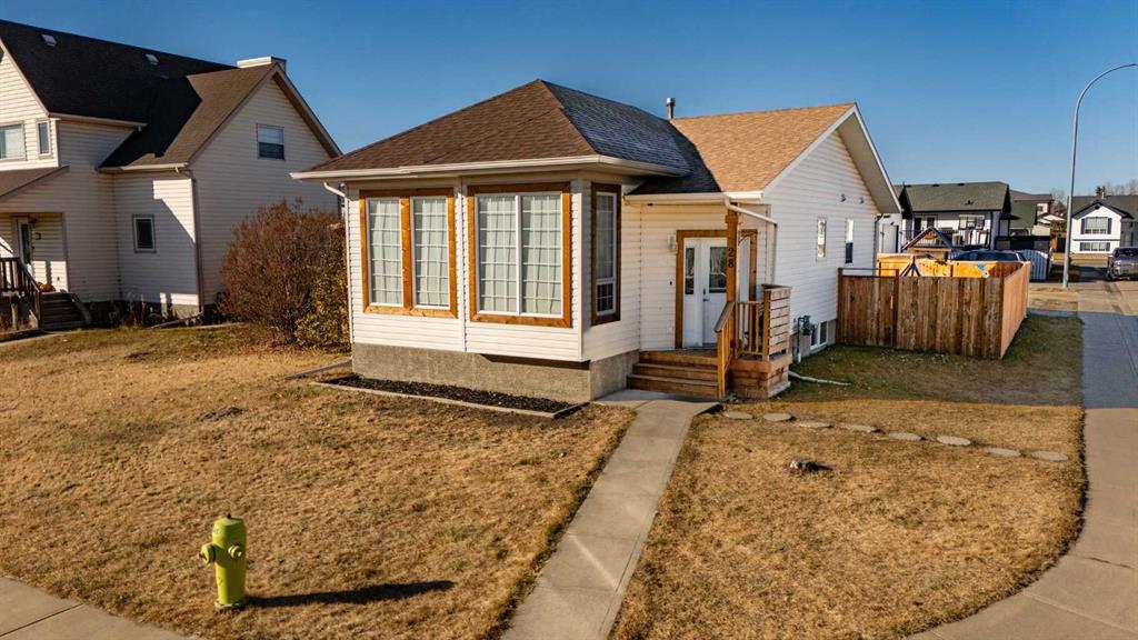 Picture of 28 Parkside Crescent , Blackfalds Real Estate Listing