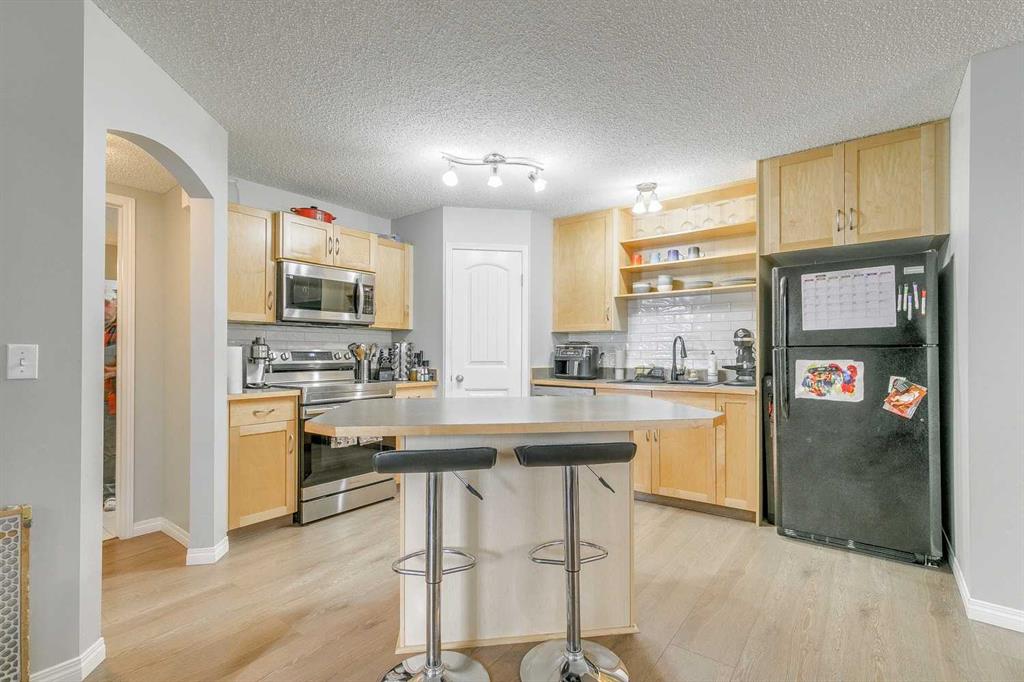 Picture of 105, 27 Everridge Square SW, Calgary Real Estate Listing
