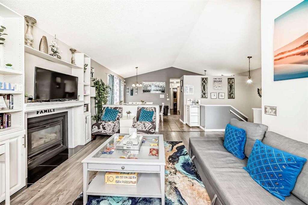 Picture of 33 Martinridge Road NE, Calgary Real Estate Listing