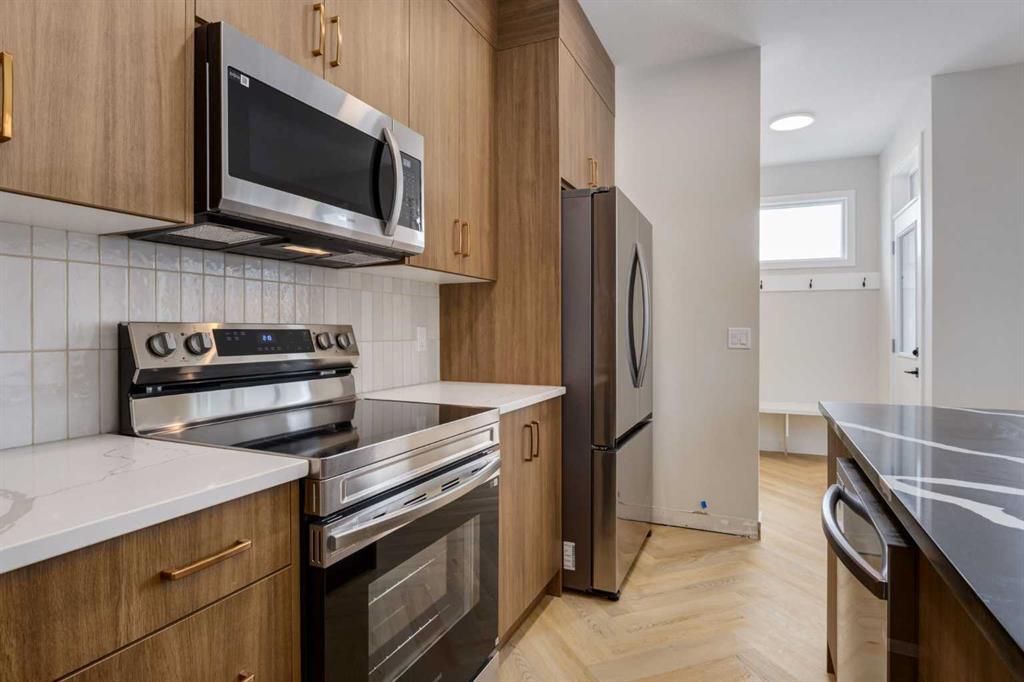 Picture of 7153 Rangeview Avenue SE, Calgary Real Estate Listing