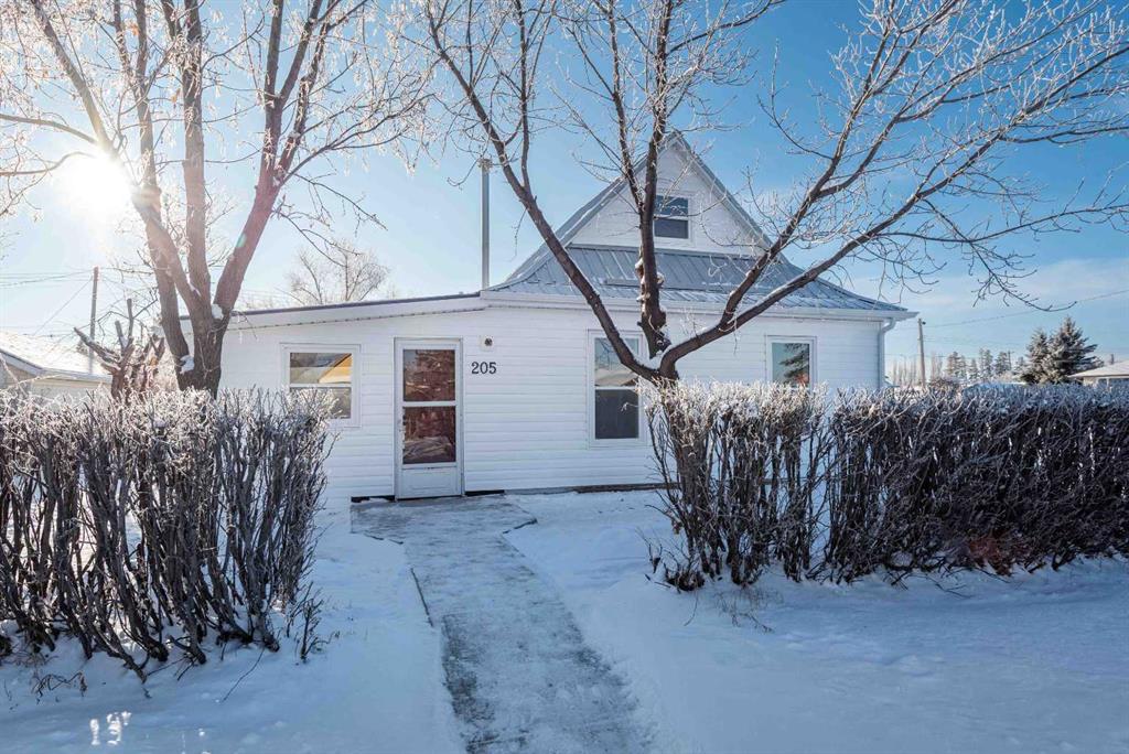 Picture of 205 Trochu Avenue , Trochu Real Estate Listing