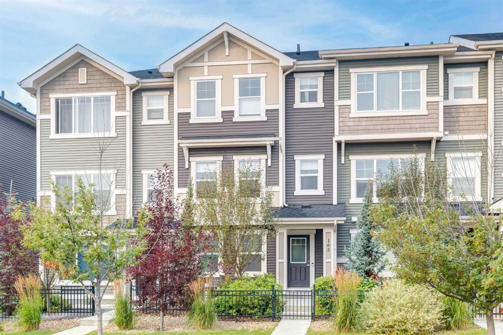 Picture of 165 Sundown Road , Cochrane Real Estate Listing