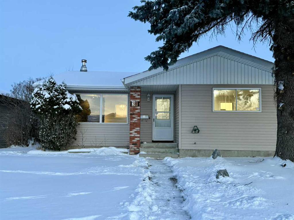 Picture of 33 Greenview Close N, Lethbridge Real Estate Listing