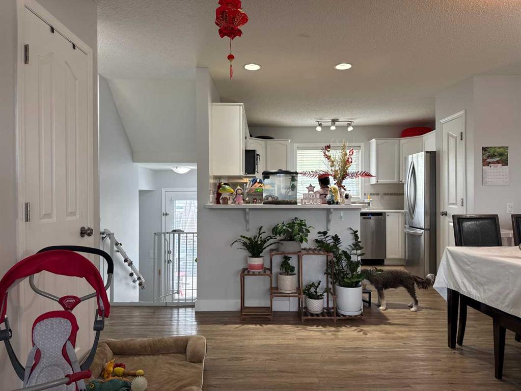 Picture of 8, 304 Ross Avenue , Cochrane Real Estate Listing