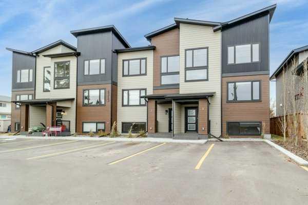 Picture of 4, 4313 48 Avenue , Sylvan Lake Real Estate Listing
