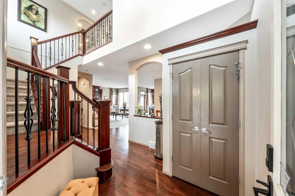 Picture of 40 Cougar Ridge Heights SW, Calgary Real Estate Listing