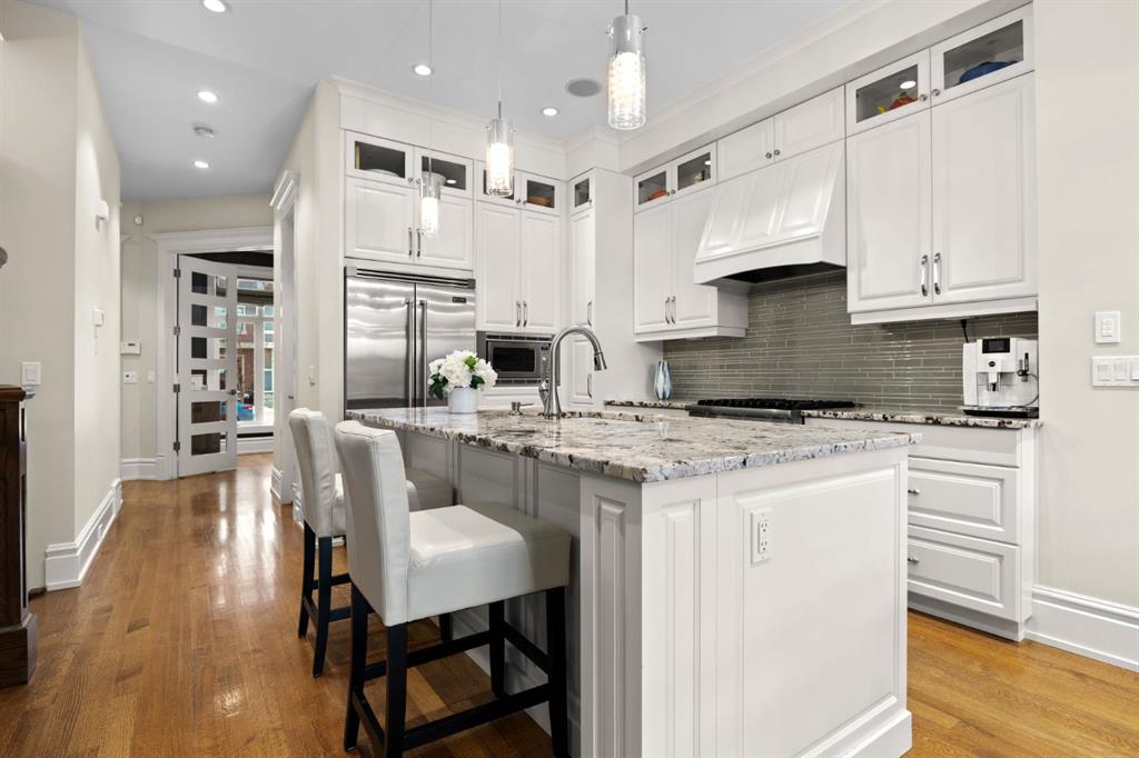 Picture of 2037 48 Avenue SW, Calgary Real Estate Listing