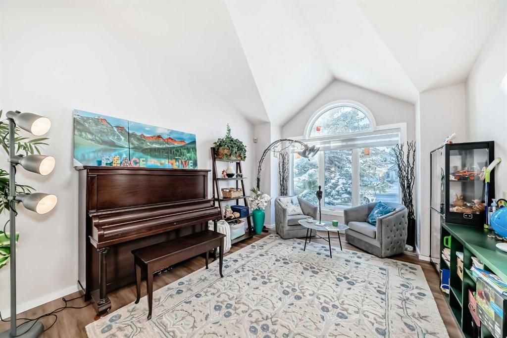 Picture of 8328 Edgevalley Drive NW, Calgary Real Estate Listing