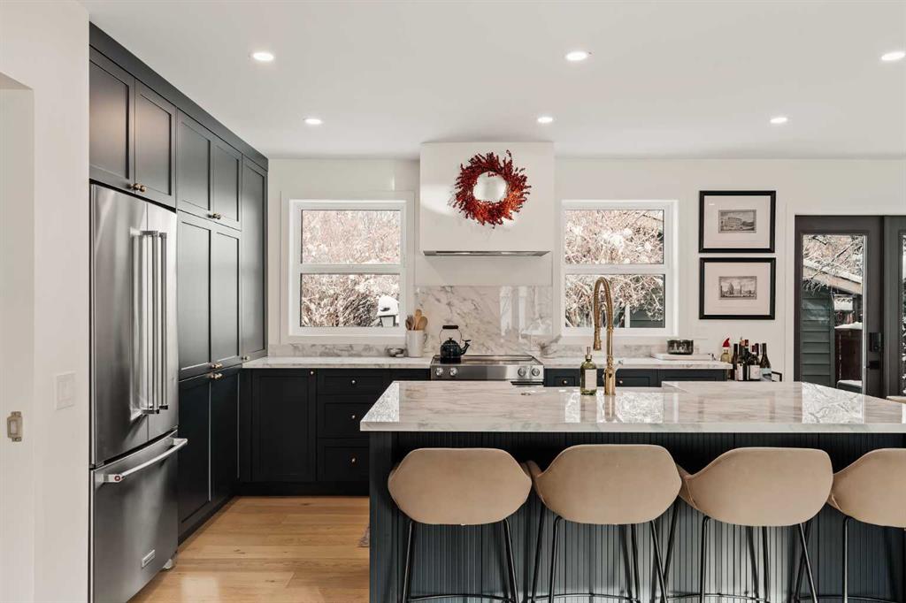 Picture of 212 Vantage Place NW, Calgary Real Estate Listing