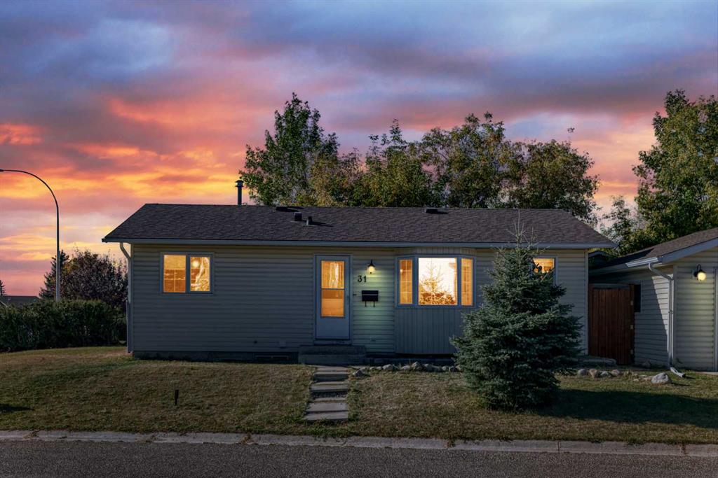 Picture of 31 Castleglen Crescent NE  , Calgary Real Estate Listing