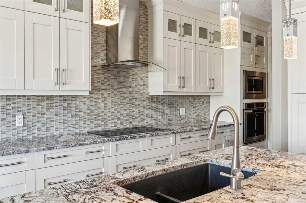 Picture of 152 Evansborough Way NW, Calgary Real Estate Listing