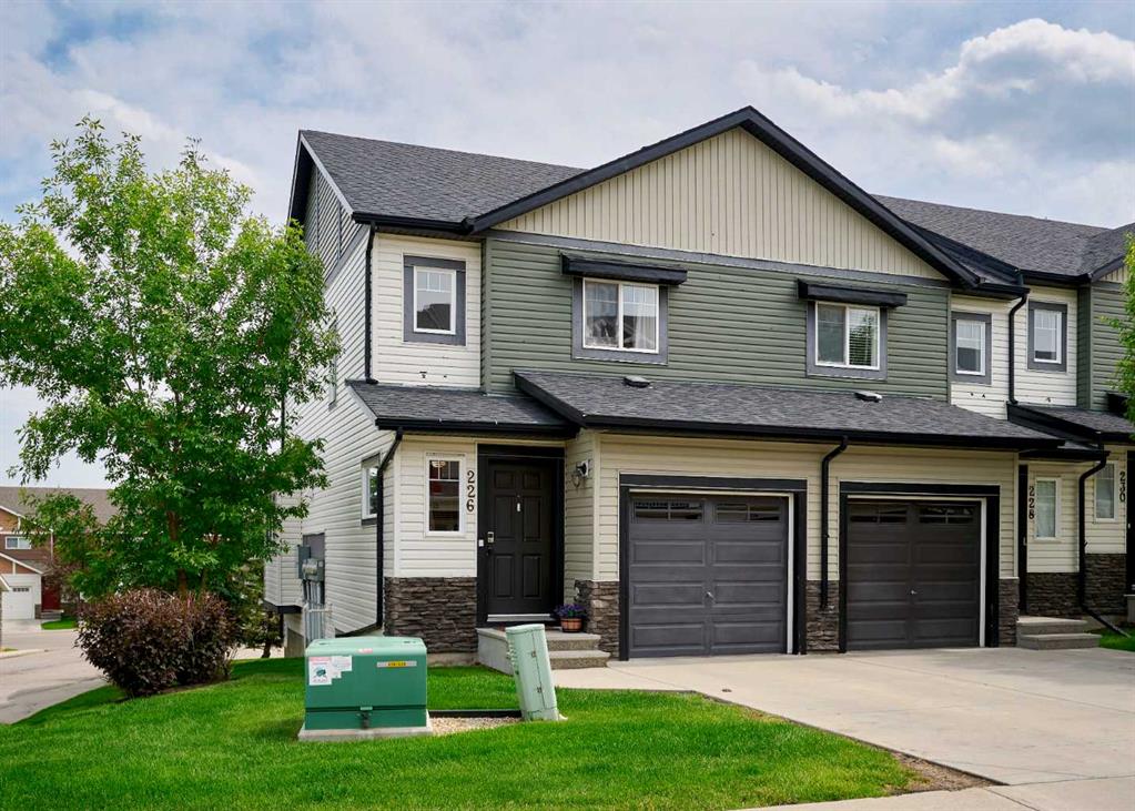 Picture of 226 Pantego Lane NW, Calgary Real Estate Listing