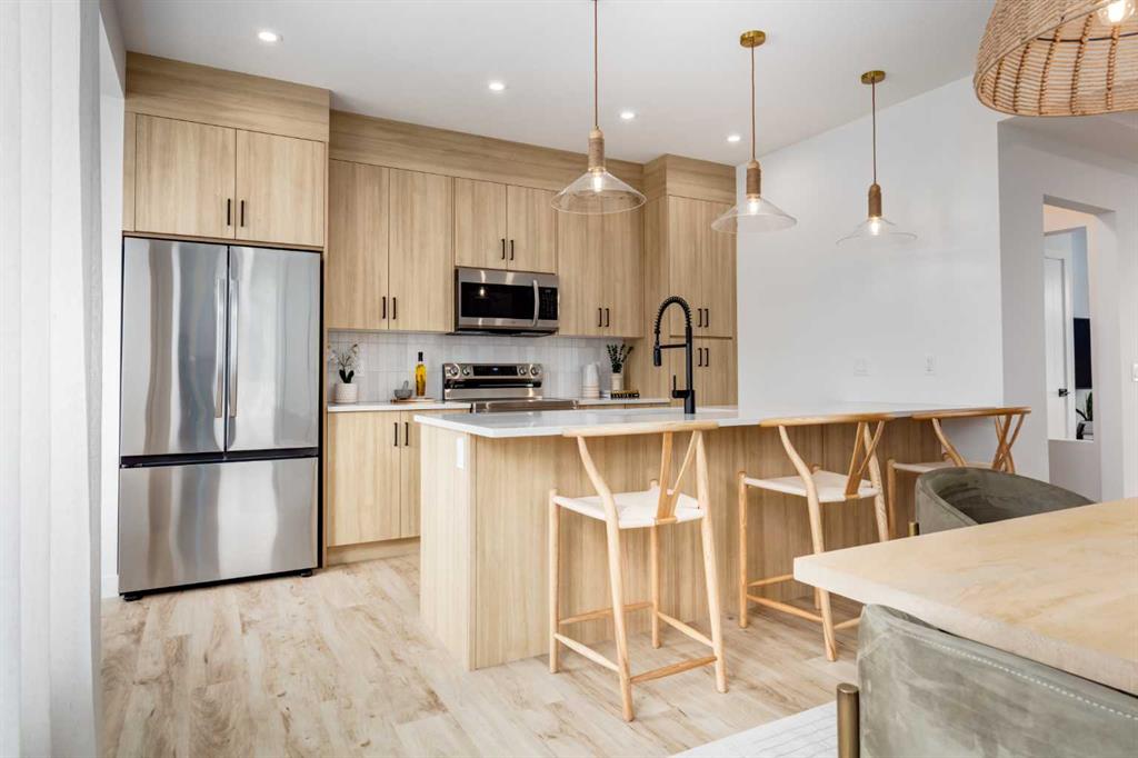 Picture of 140 Heartwood Lane SE, Calgary Real Estate Listing