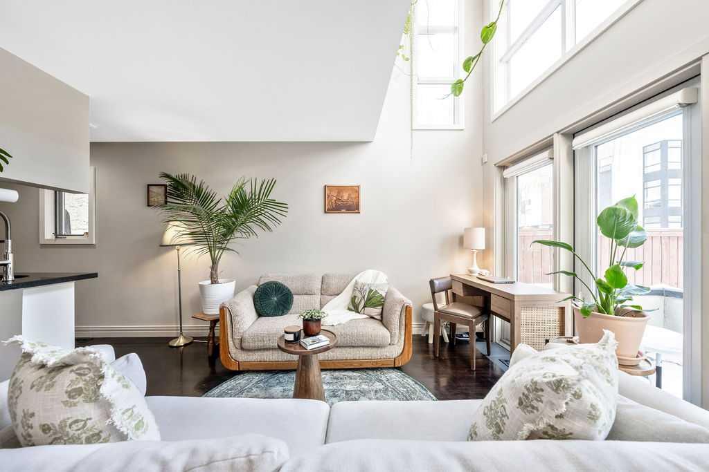 Picture of 2, 52 6 Street NE, Calgary Real Estate Listing