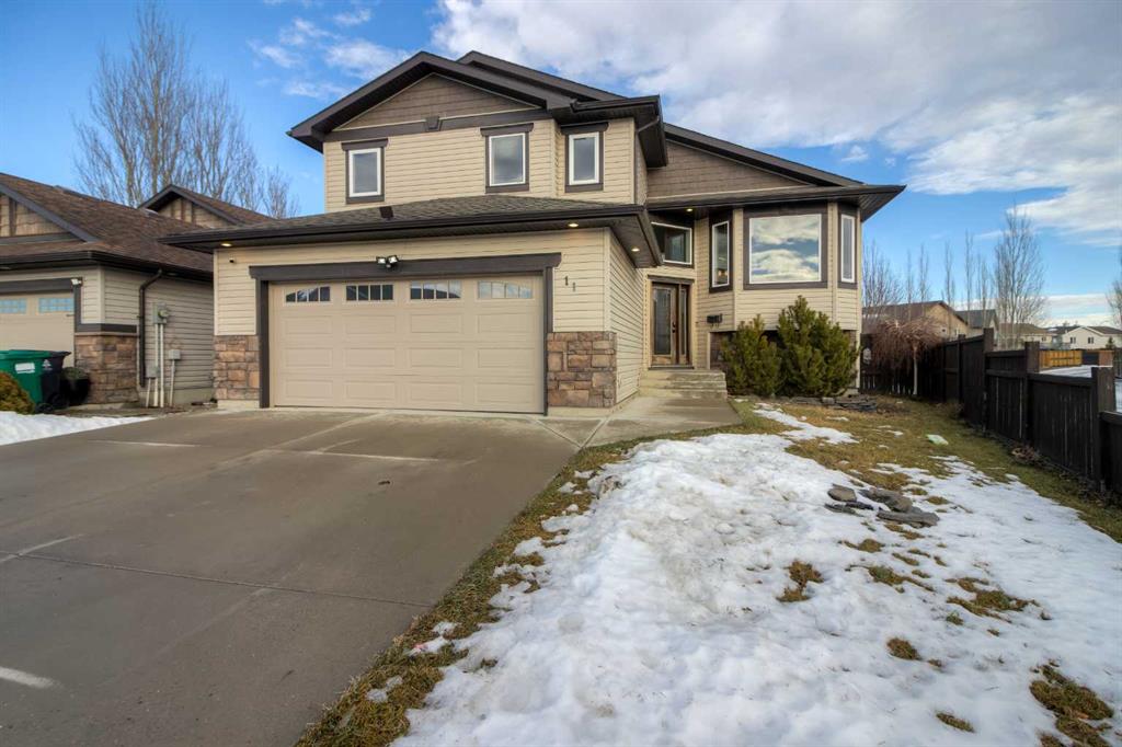 Picture of 11 Cougar Cove N, Lethbridge Real Estate Listing