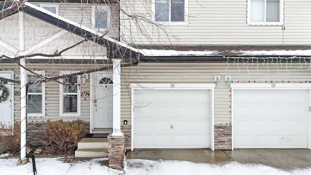 Picture of 204, 760 Railway Gate SW, Airdrie Real Estate Listing