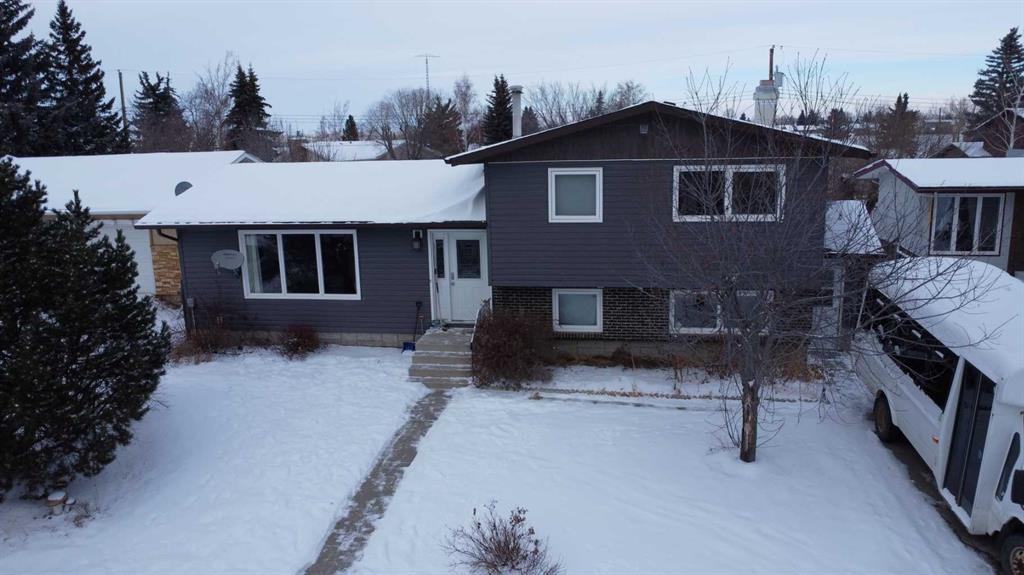 Picture of 608 7 Avenue W, Hanna Real Estate Listing