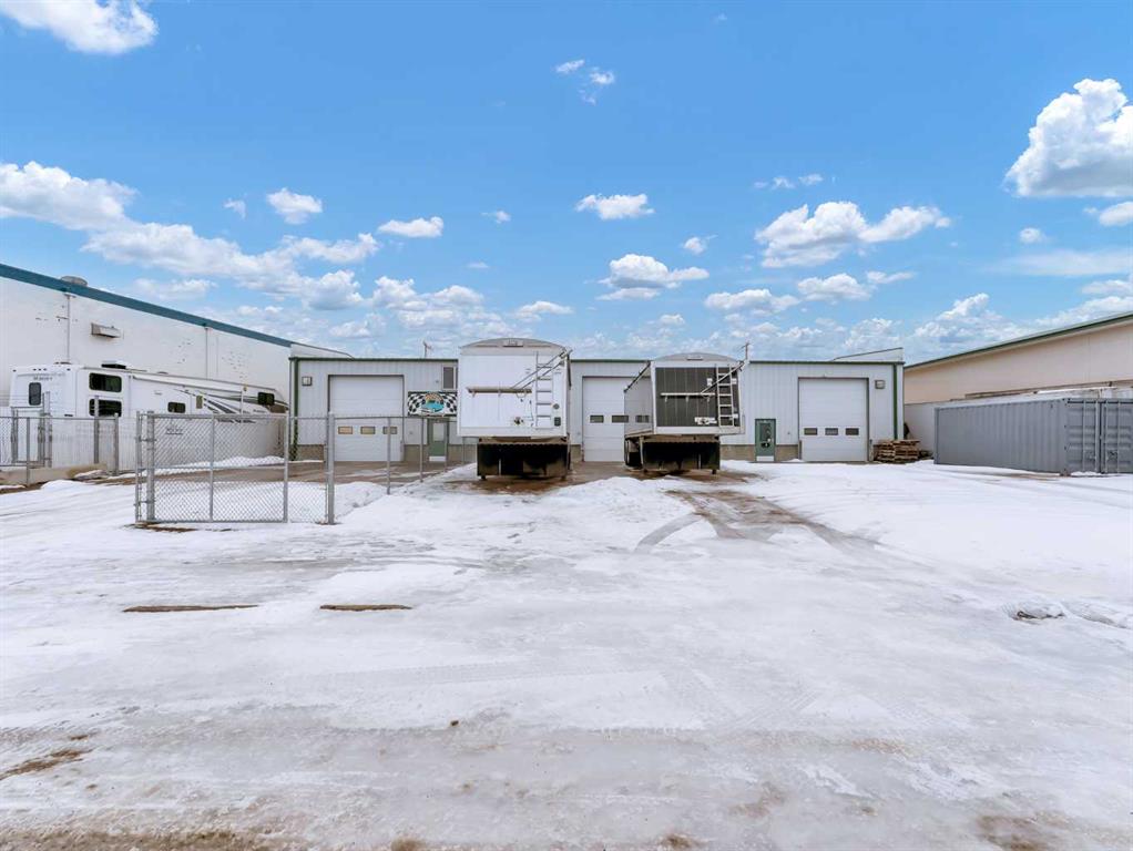 Picture of 97 South West Drive SW, Medicine Hat Real Estate Listing