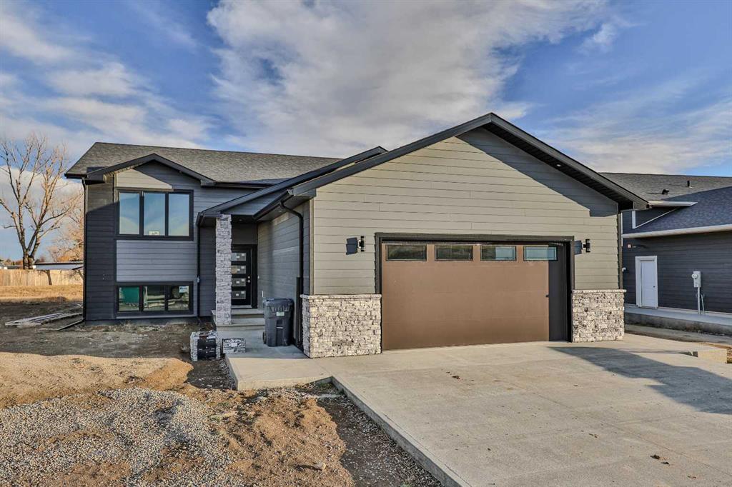 Picture of 329 9 Street N, Picture Butte Real Estate Listing