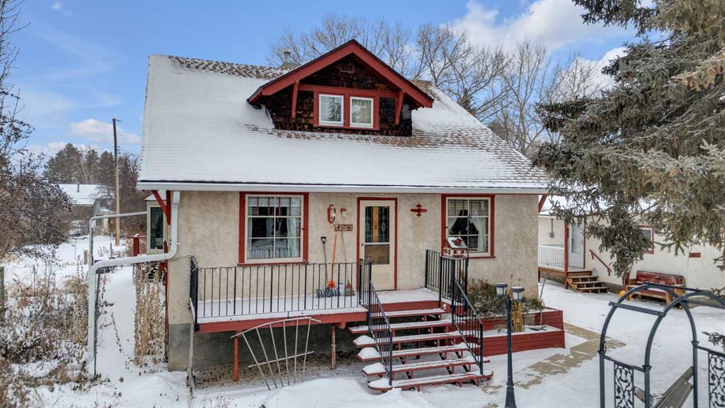 Picture of 4908 51 Street , Clive Real Estate Listing