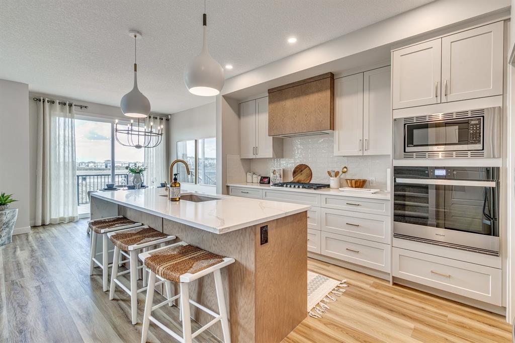 Picture of 32 Southborough Lane , Cochrane Real Estate Listing