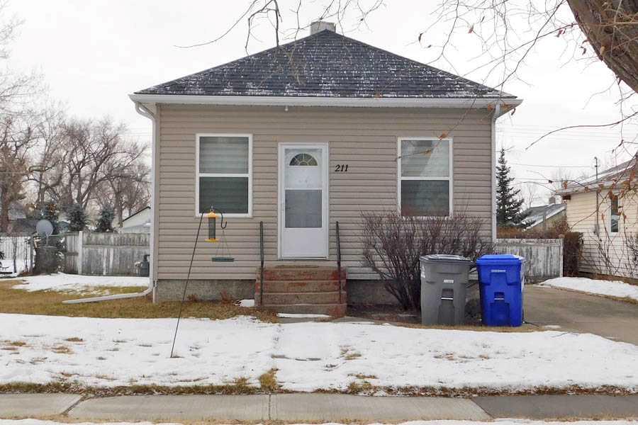 Picture of 211 52 Avenue E, Claresholm Real Estate Listing