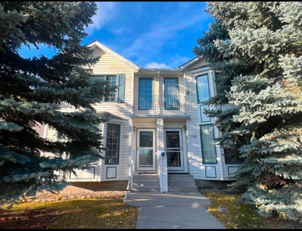 Picture of 7212 Sierra Morena Boulevard SW, Calgary Real Estate Listing