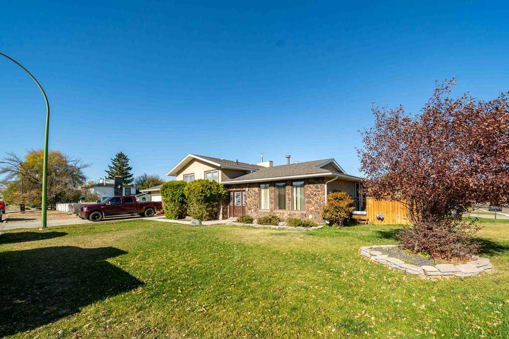 Picture of 938 5 Street SE, Redcliff Real Estate Listing
