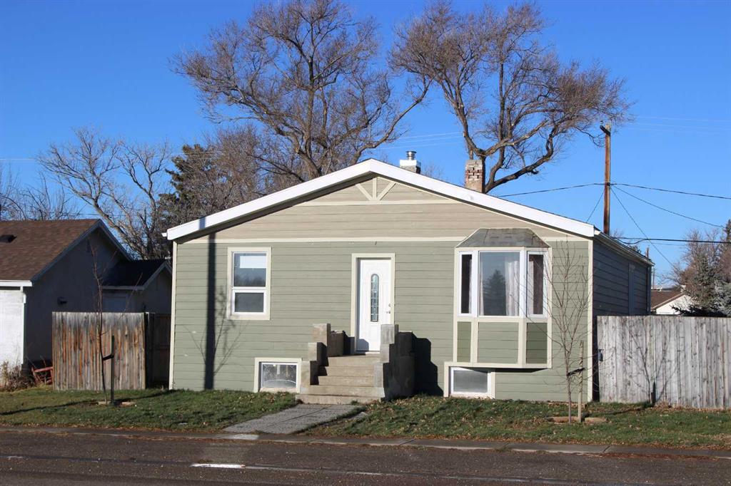 Picture of 526 Highway Avenue , Picture Butte Real Estate Listing