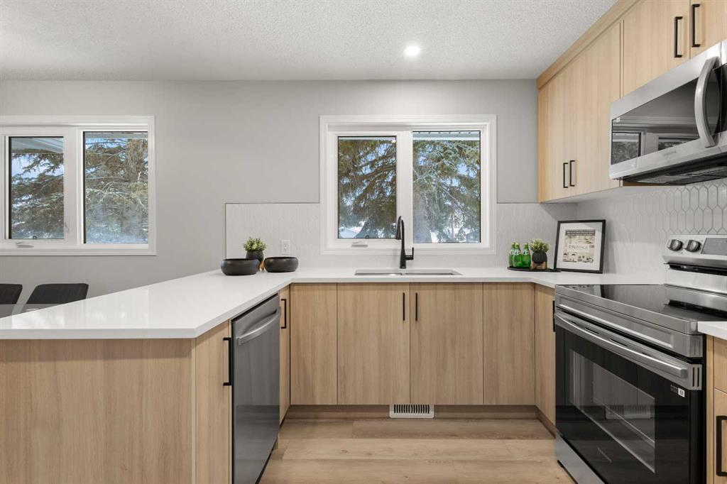 Picture of 7512 Hunterfield Road NW, Calgary Real Estate Listing