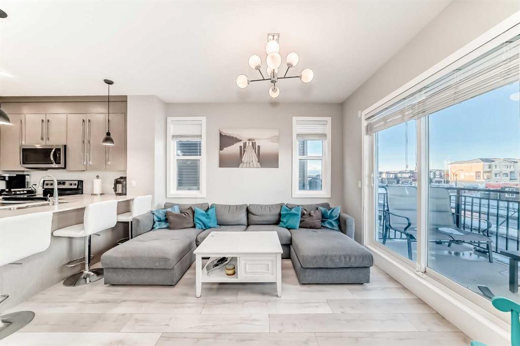 Picture of 6421 128 Avenue NE, Calgary Real Estate Listing