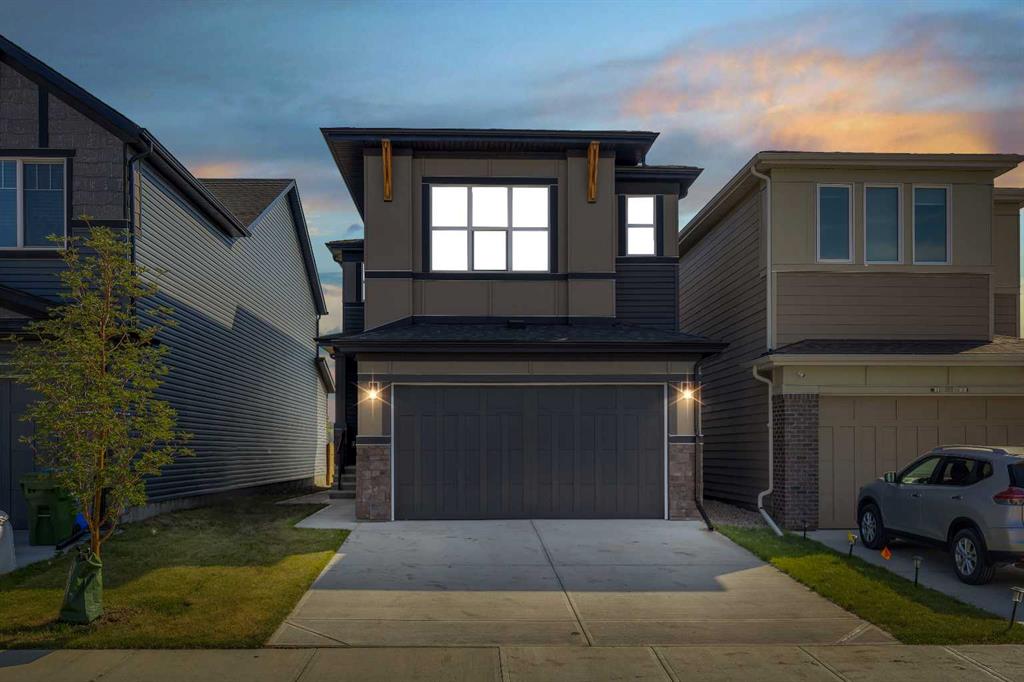 Picture of 211 Creekstone Row SW, Calgary Real Estate Listing