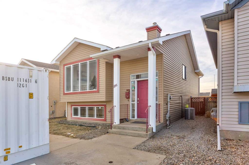 Picture of 106 Peigan Court W, Lethbridge Real Estate Listing
