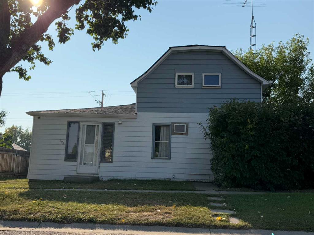 Picture of 223 2 Street N, Vulcan Real Estate Listing