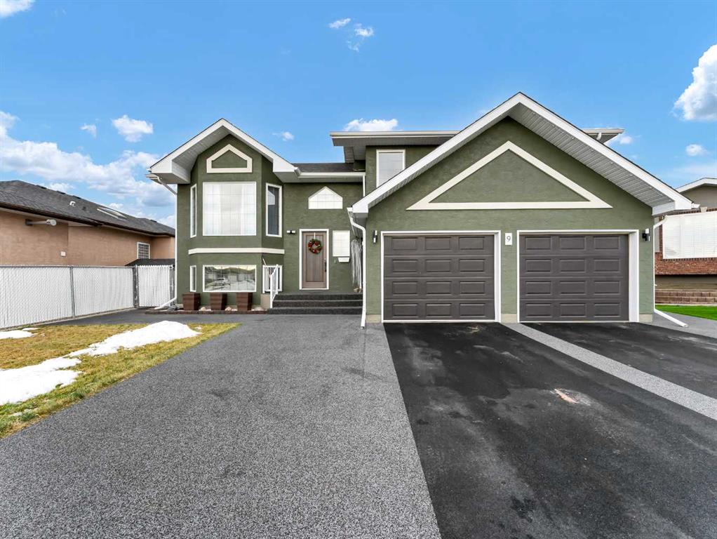 Picture of 9 Riverview Green SE, Redcliff Real Estate Listing