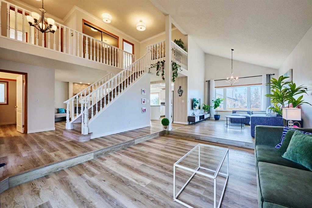 Picture of 15 Hawkbury Close NW, Calgary Real Estate Listing