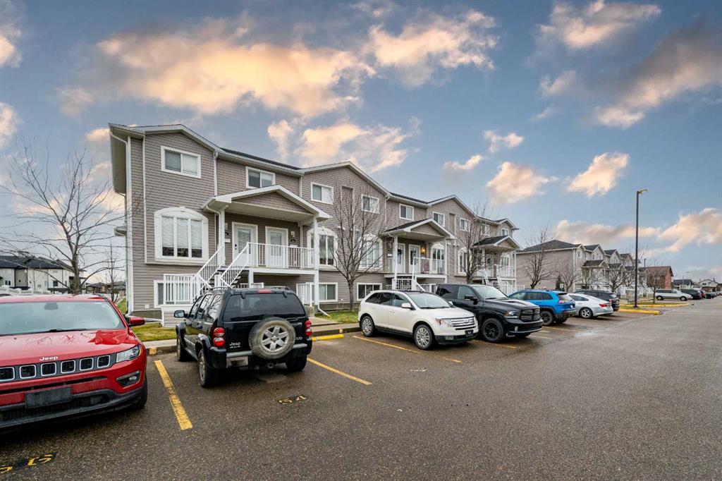 Picture of 48 Somerset Lane SE, Medicine Hat Real Estate Listing