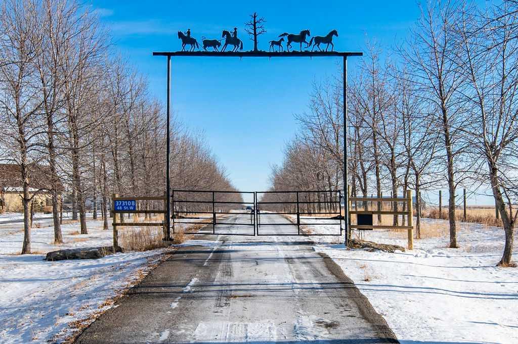 Picture of 373108 48 Street W, Rural Foothills County Real Estate Listing