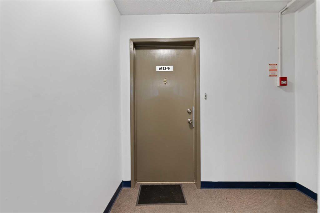 Picture of 204, 4328 4 Street NW, Calgary Real Estate Listing